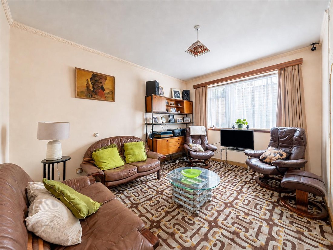 Bungalow in Little Common, Harrow, England 5 - 16748721