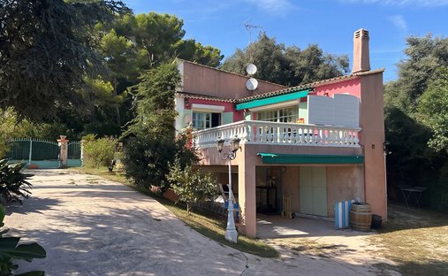 Villa in Hyeres, Provence-Alpes-Côte d'Azur, France 1