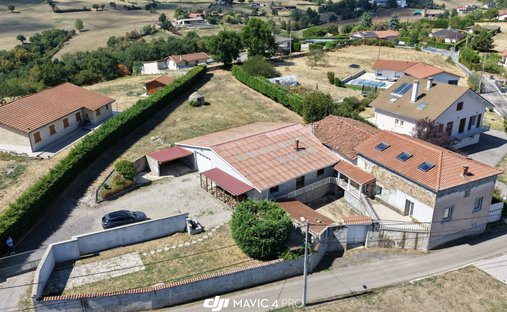 Azienda agricola a Izieux-La Varizelle-La Chabure-Le Creux, Saint-Chamond, Francia 1