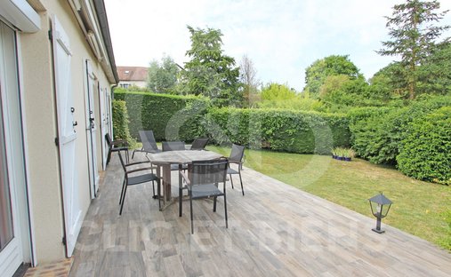 House in Le Village, Elancourt, France 1