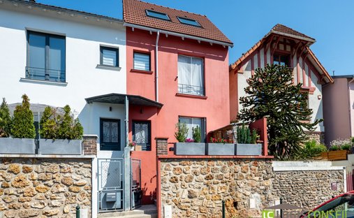 House in Wallon, Le Plessis-Robinson, France 1