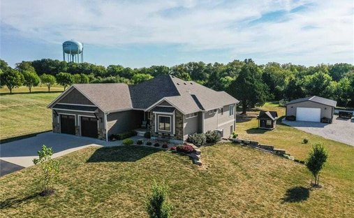 House in Harrisonville, Missouri, United States 1