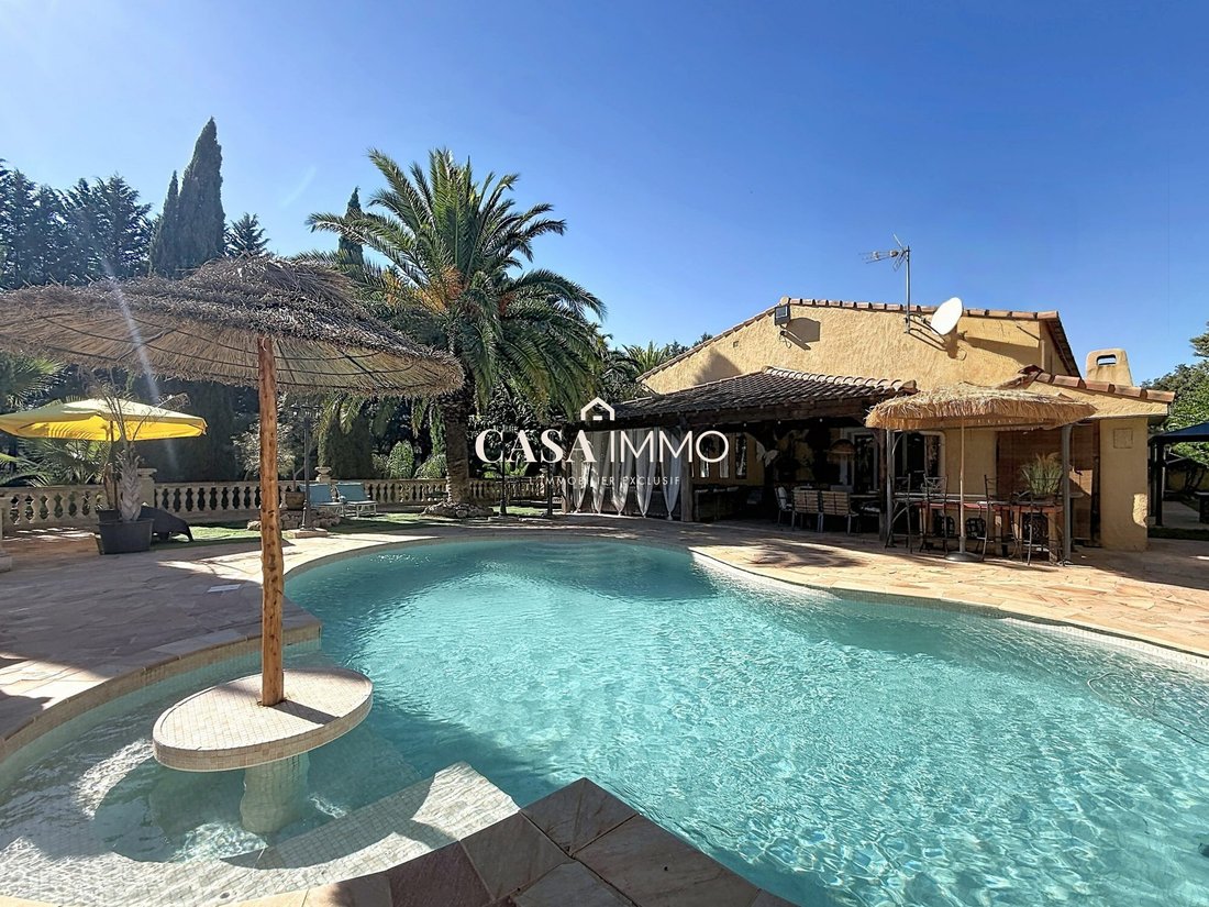Casa di campagna a Hyères, Provenza-Alpi-Costa Azzurra, Francia 1 - 15705501