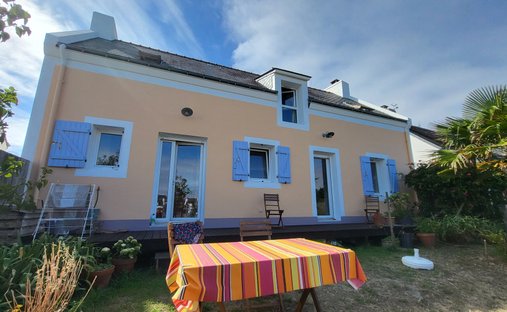 Villa in Sauzon, Brittany, France 1