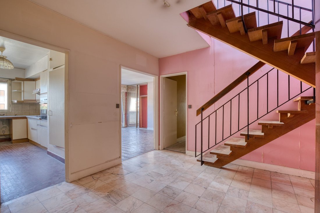Apartment in Domaine National du Château, Versailles, France 1 - 18816145