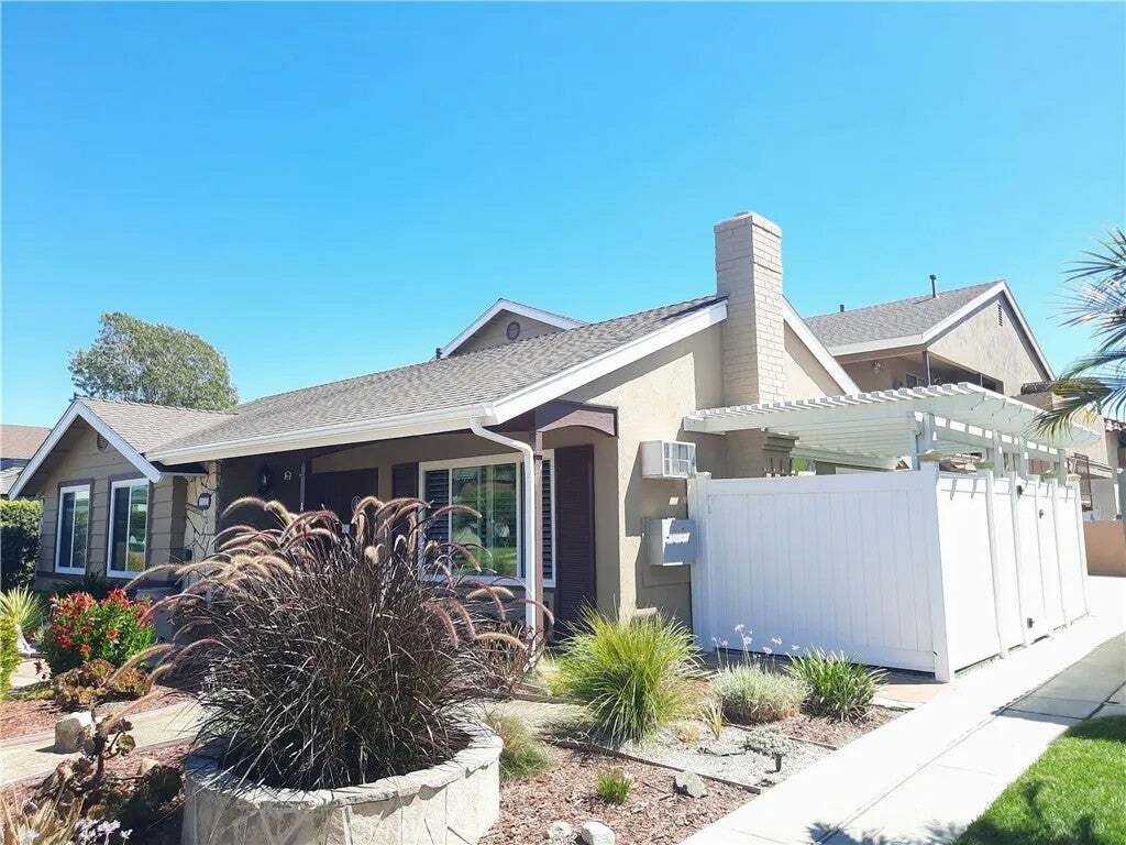 Huntington Beach, California, United States 3 - 18816953