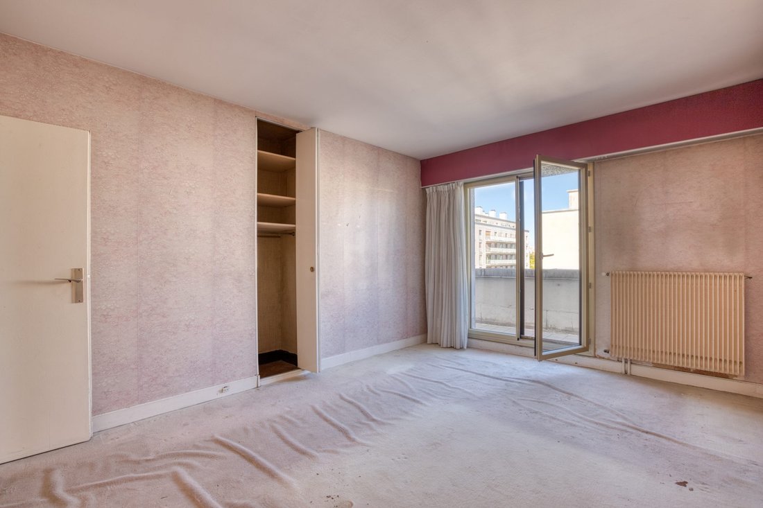 Apartment in Domaine National du Château, Versailles, France 5 - 18816145