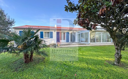 House in Saint-Laurent-de-la-Pree, Nouvelle-Aquitaine, France 1