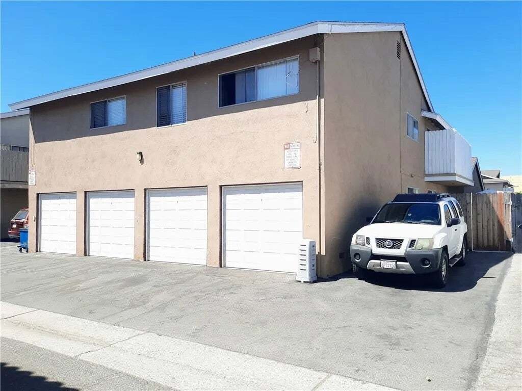 Huntington Beach, California, United States 5 - 18816953