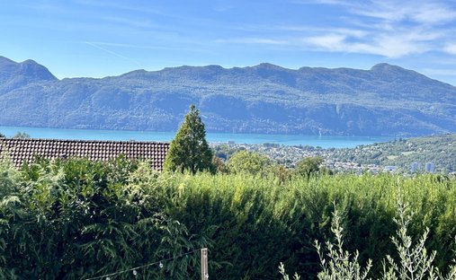 Villa in Pugny-Chatenod, Auvergne-Rhone-Alpen, Frankreich 1