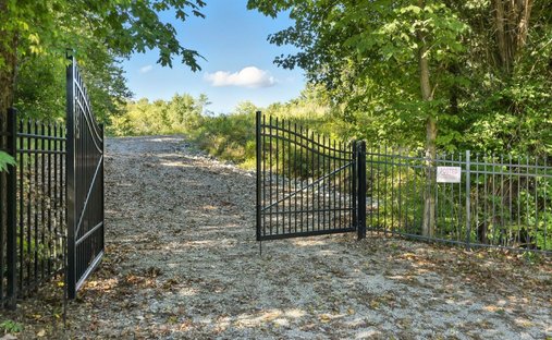 Land in Watterson Park, Kentucky, United States 1