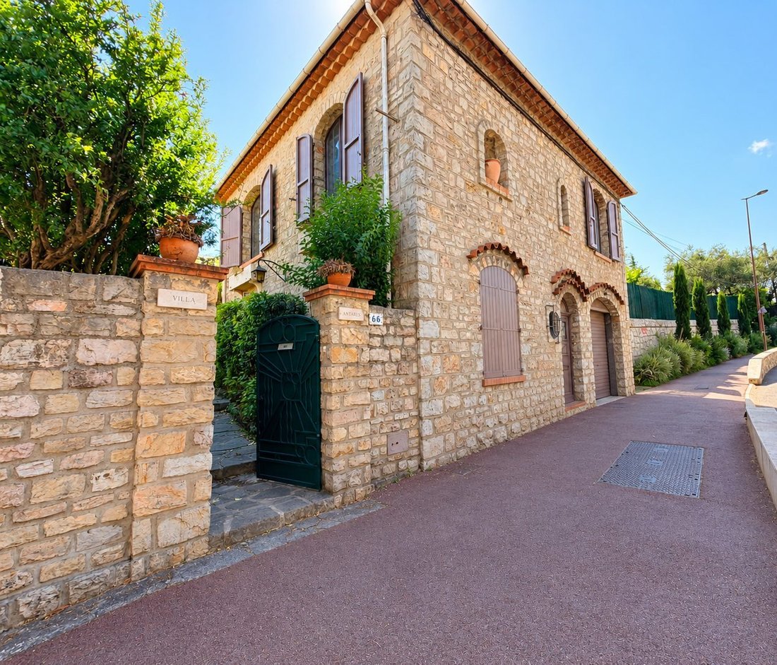 Casa en Grasse, Provenza-Alpes-Costa Azul, Francia 1 - 18816329
