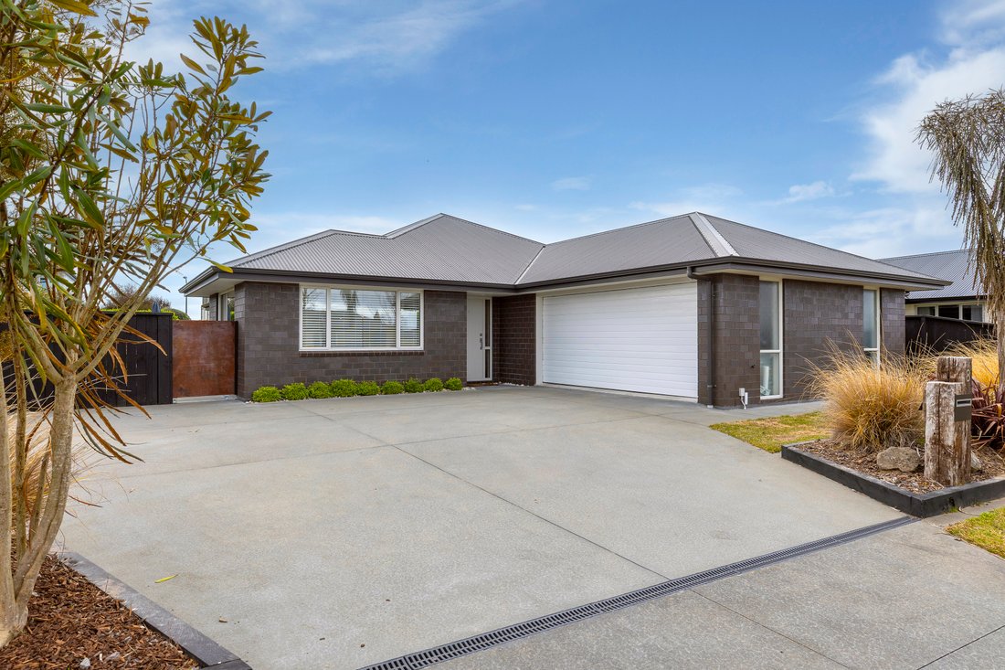Taupo, Waikato, New Zealand 1 - 18817103