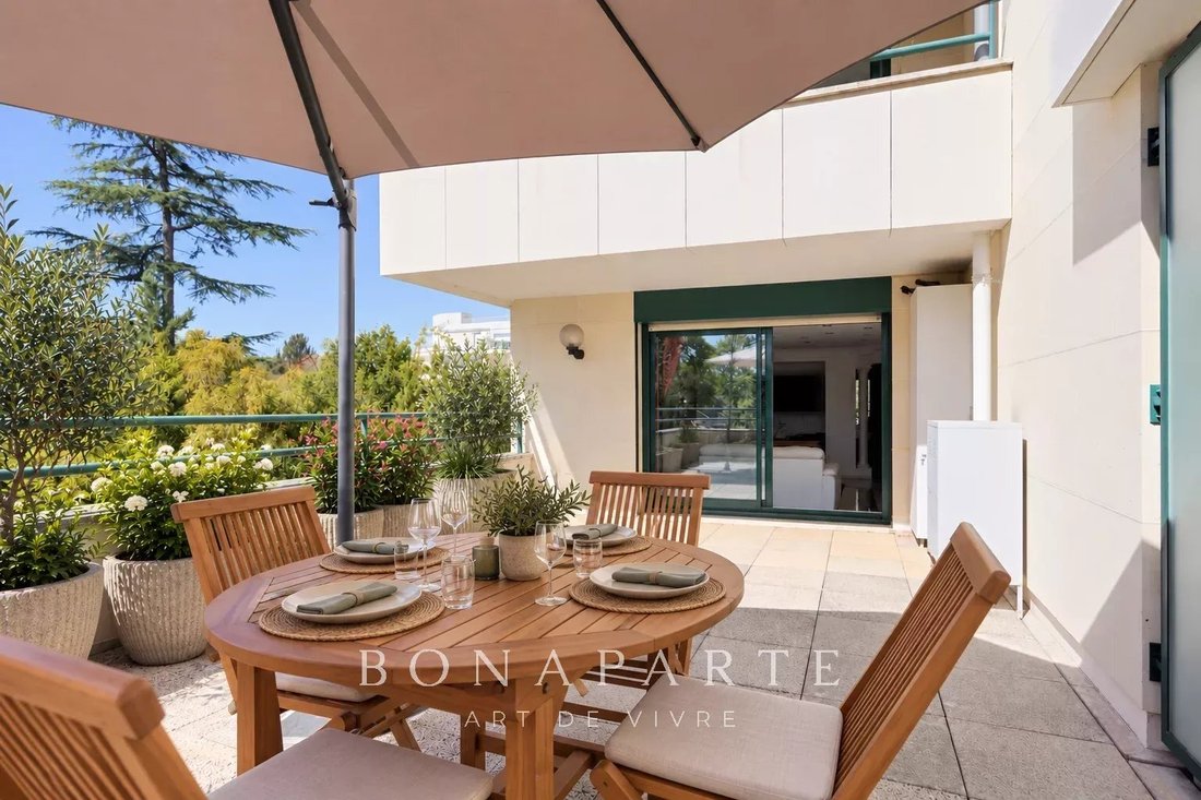 Apartment in Saint-Cloud, Ile-de-France, France 2 - 17626525