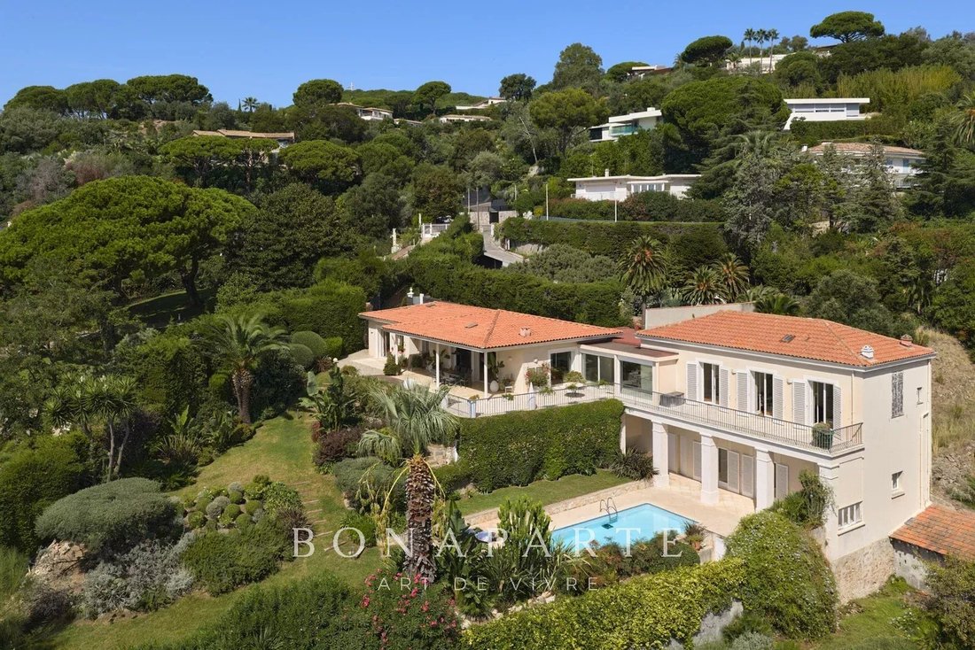Villa in Cannes, Provence-Alpes-Côte d'Azur, France 2 - 18817929