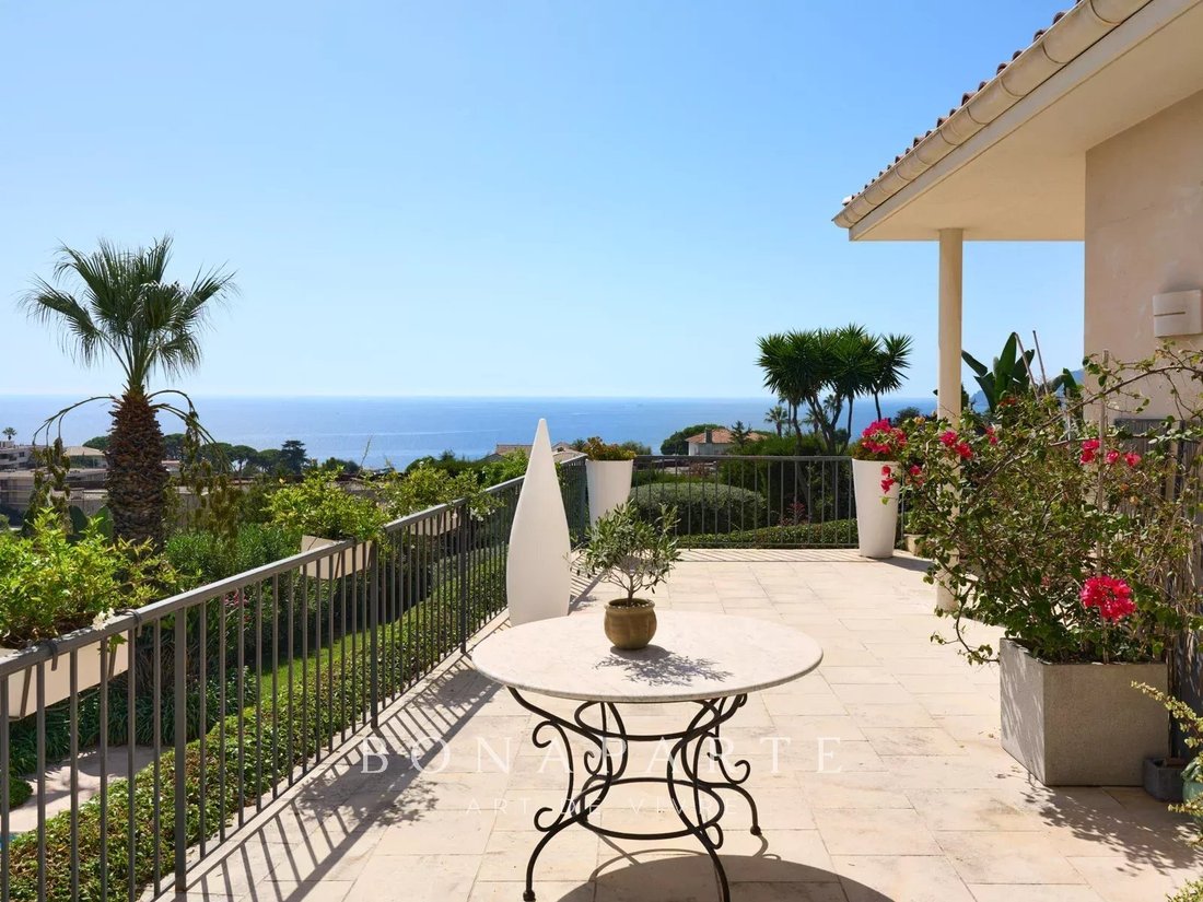 Villa in Cannes, Provence-Alpes-Côte d'Azur, France 3 - 18817929