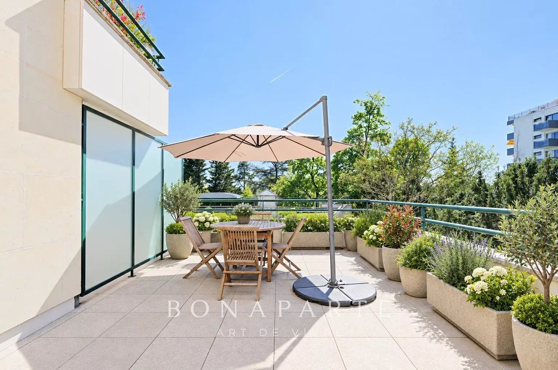 Apartment in Saint-Cloud, Ile-de-France, France 3 - 17626525