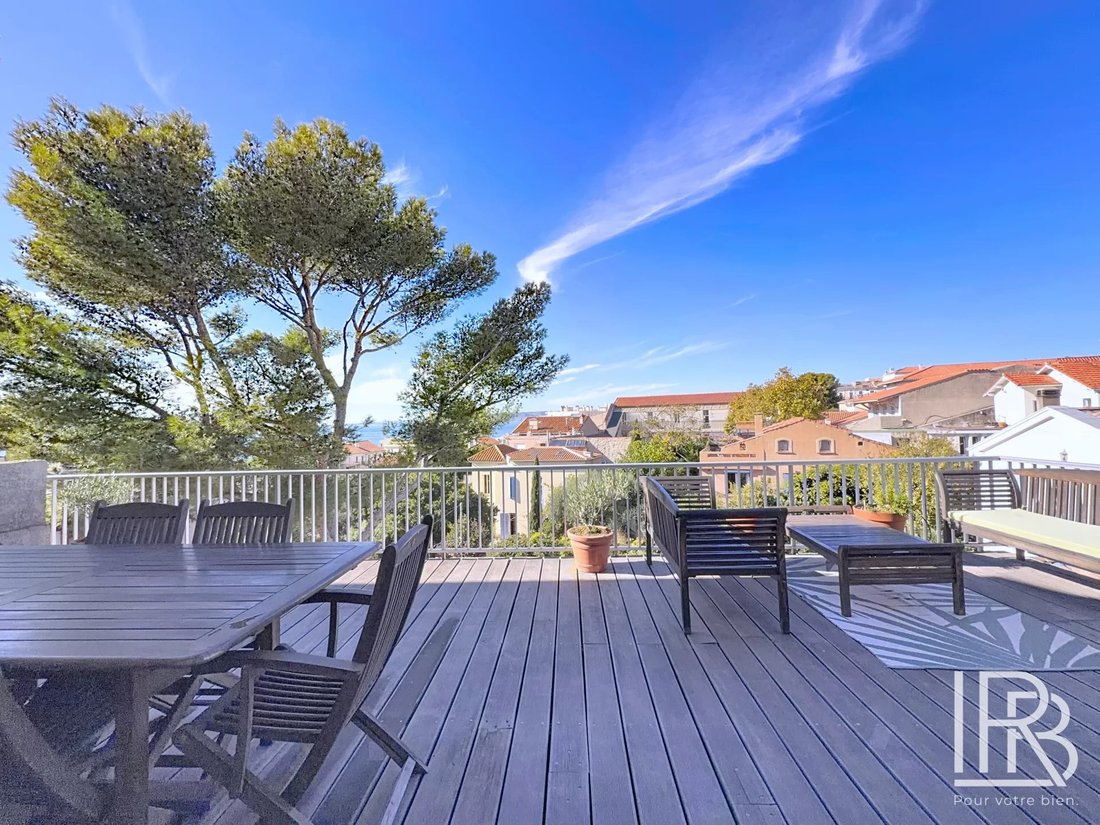 Apartment in Endoume, 7e Arrondissement, Marseille 3 - 18817823