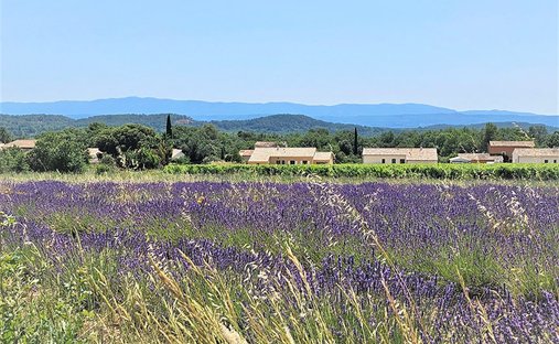 House in Saint-Saturnin-lès-Apt, Provence-Alpes-Côte d'Azur, France 1