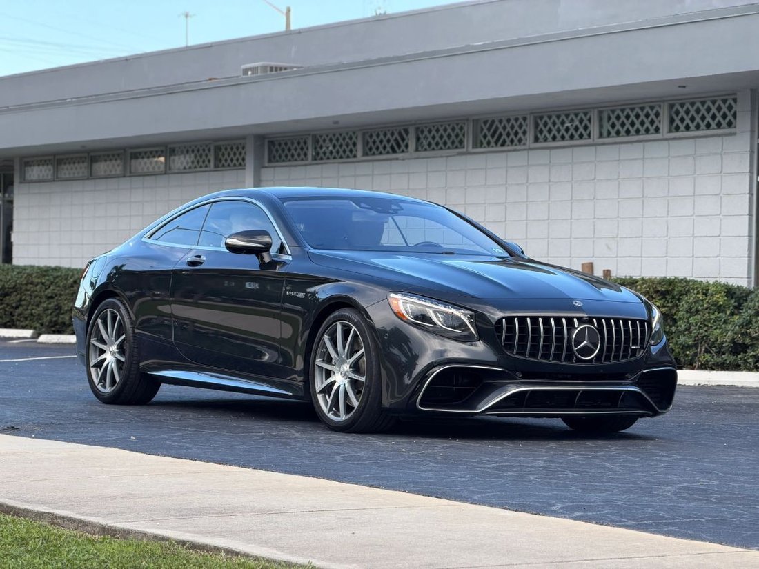 Coupe in Miami Gardens, FL, United States 1 - 18818411