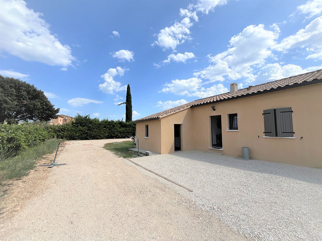 House in Saint-Saturnin-lès-Apt, Provence-Alpes-Côte d'Azur, France 3 - 18573696