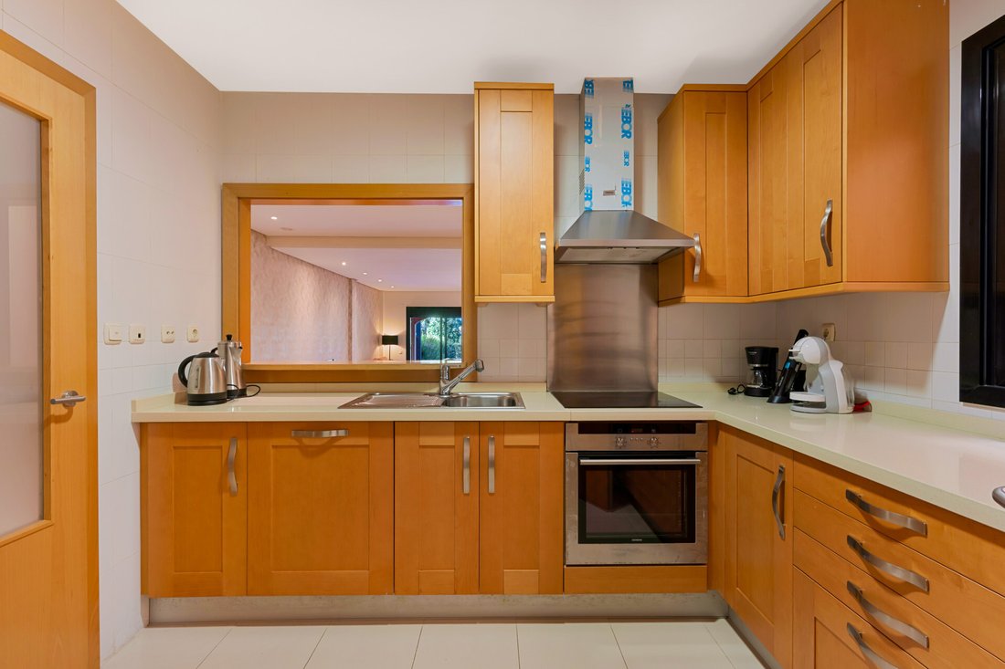 Apartamento en Playa Puerto Banús, Marbella, España 4 - 18818144