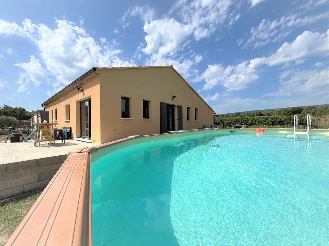 House in Saint-Saturnin-lès-Apt, Provence-Alpes-Côte d'Azur, France 2 - 18573696