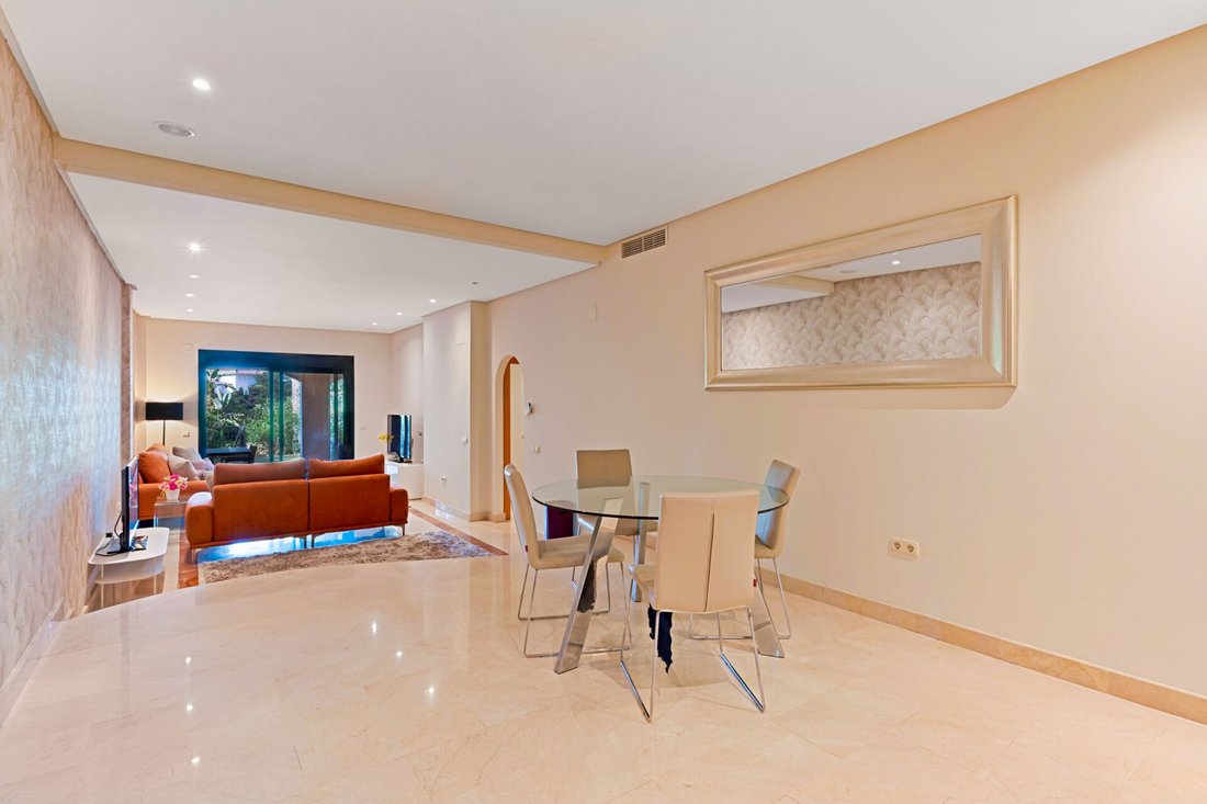 Apartamento en Playa Puerto Banús, Marbella, España 2 - 18818144