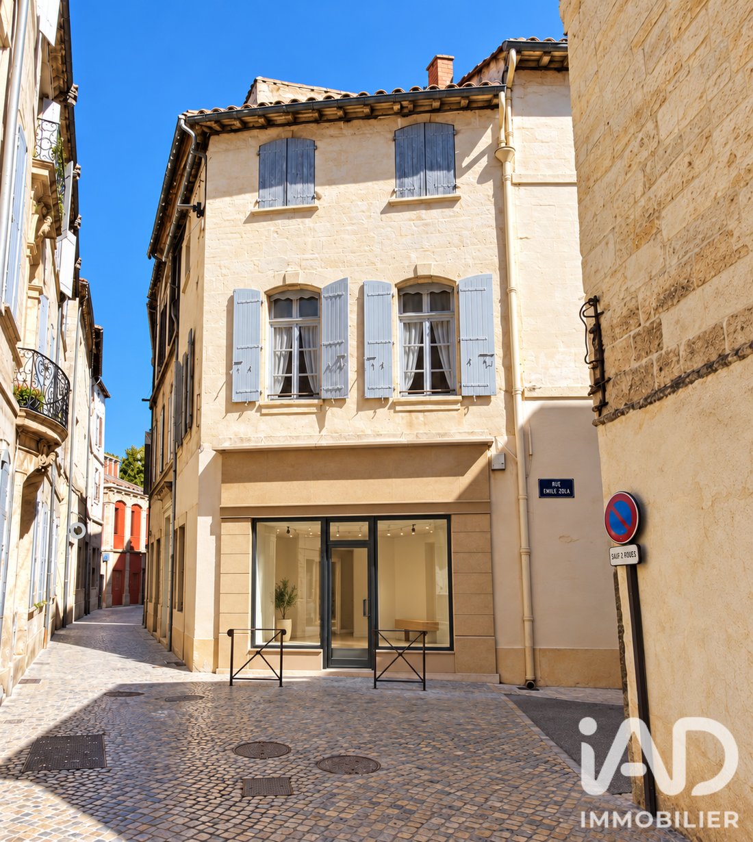 Les Cariatides, Beaucaire, France 1 - 18821526