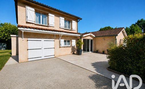 Casa en Decines-Charpieu, Auvernia-Ródano-Alpes, Francia 1