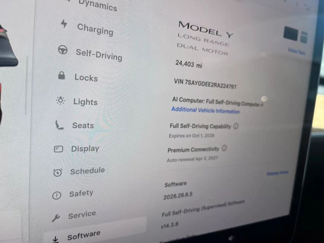 Suv in Costa Mesa, CA, United States 5 - 18801529