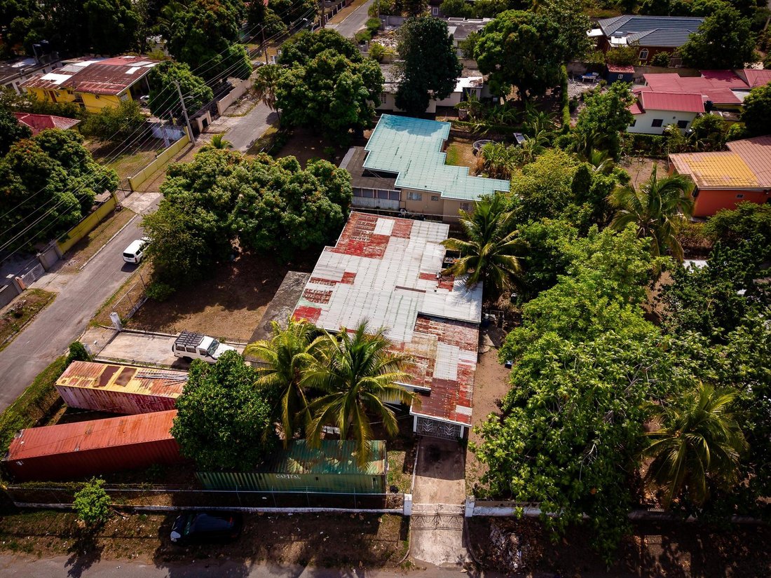 Casa en Kingston, Parroquia de Saint Andrew, Jamaica 2 - 18818646