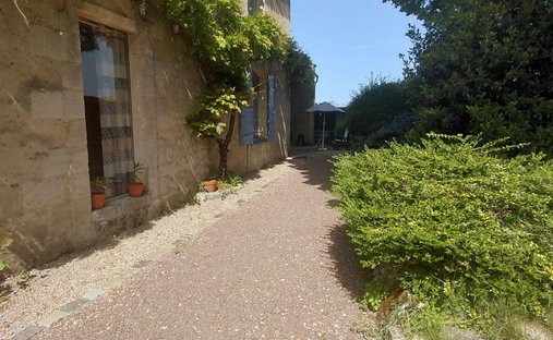 Casa a Saint-Quentin-de-Baron, Nuova Aquitania, Francia 1