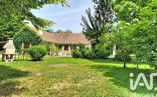 House in Milly-la-Forêt, Ile-de-France, France 1