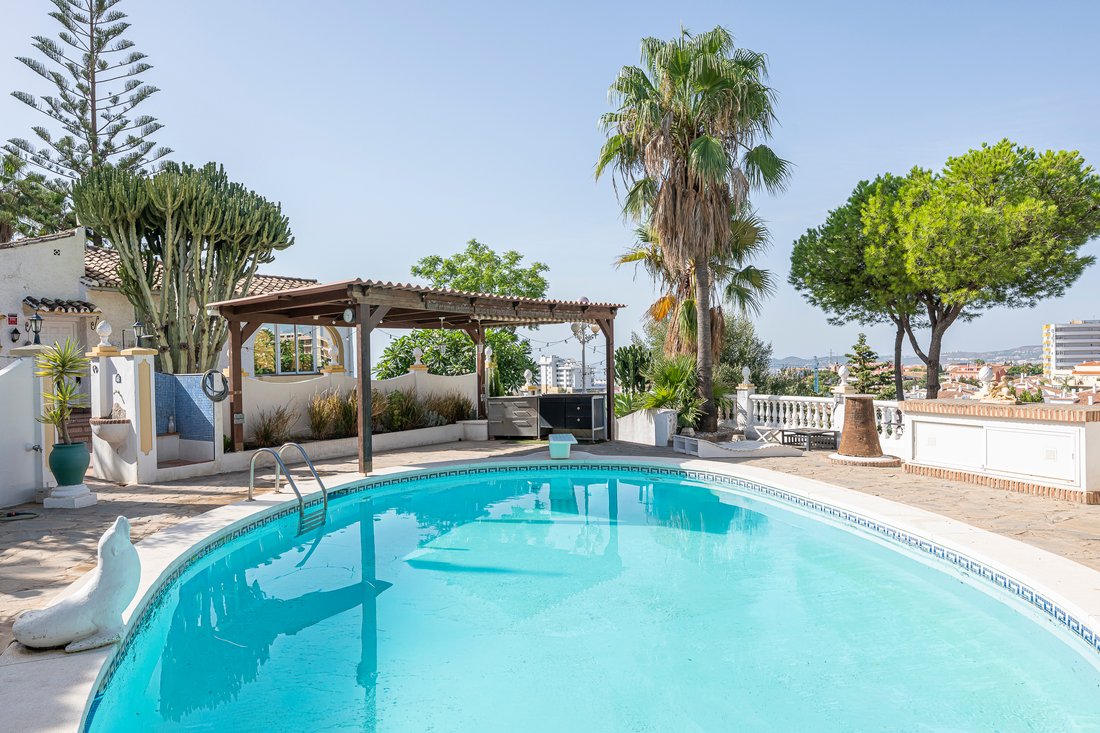 Villa in Fuengirola, Andalusia, Spain 1 - 18818124