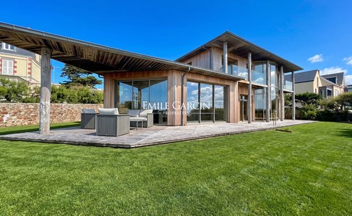 Villa in Agora, Granville, Frankreich 1
