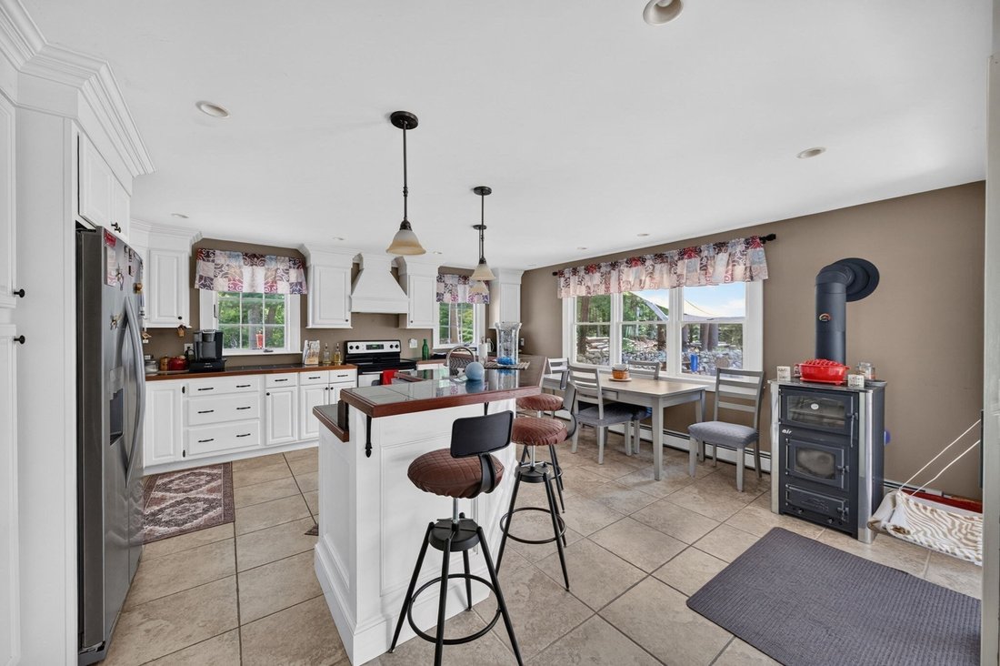 House in Middleborough, Massachusetts, United States 3 - 18548366