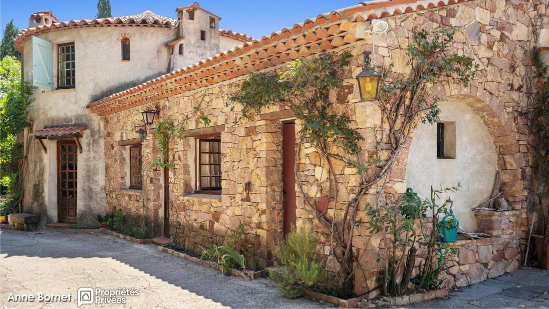 Villa a Théoule-sur-Mer, Provenza-Alpi-Costa Azzurra, Francia 1 - 18818535