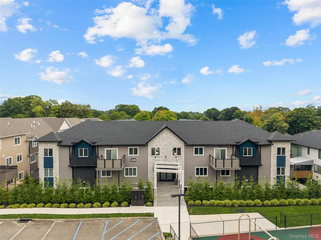 Condominio a Spring Valley, New York, Stati Uniti 2 - 18818704