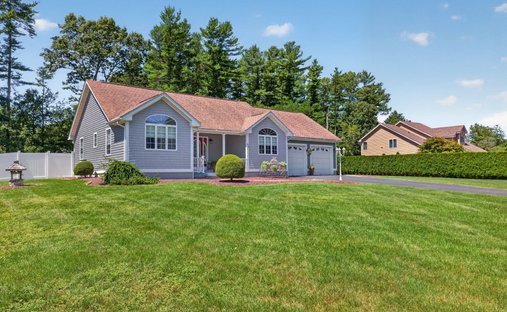 House in Acushnet, Massachusetts, United States 1