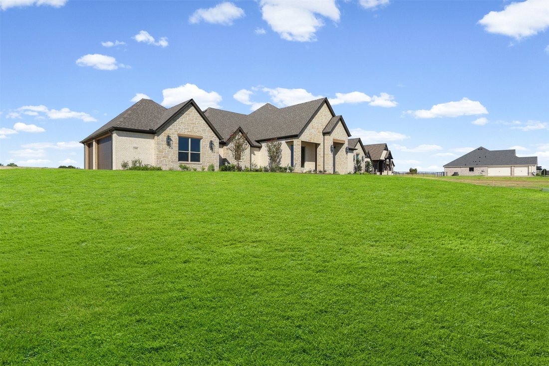 House in Granbury, Texas, United States 2 - 18085943