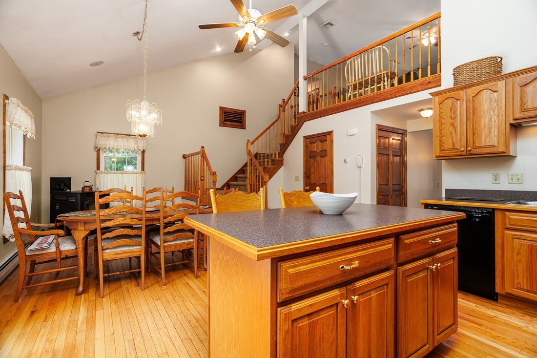 House in Leominster, Massachusetts, United States 4 - 18395725