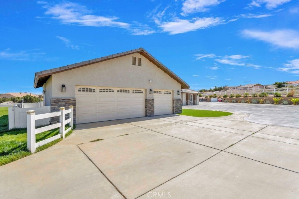 House in Oak Hills, California, United States 3 - 18819704