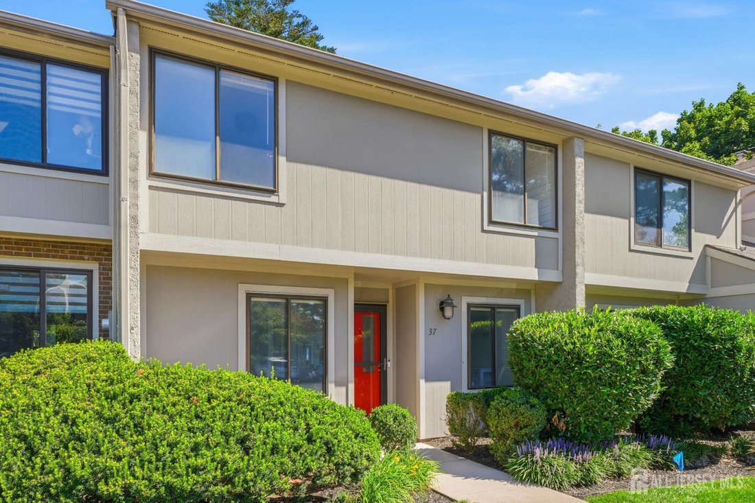 Townhouse in Metuchen, New Jersey, United States 4 - 18819057