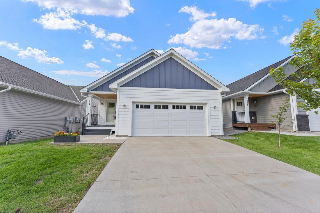 House in Roseville, Minnesota, United States 2 - 18819838