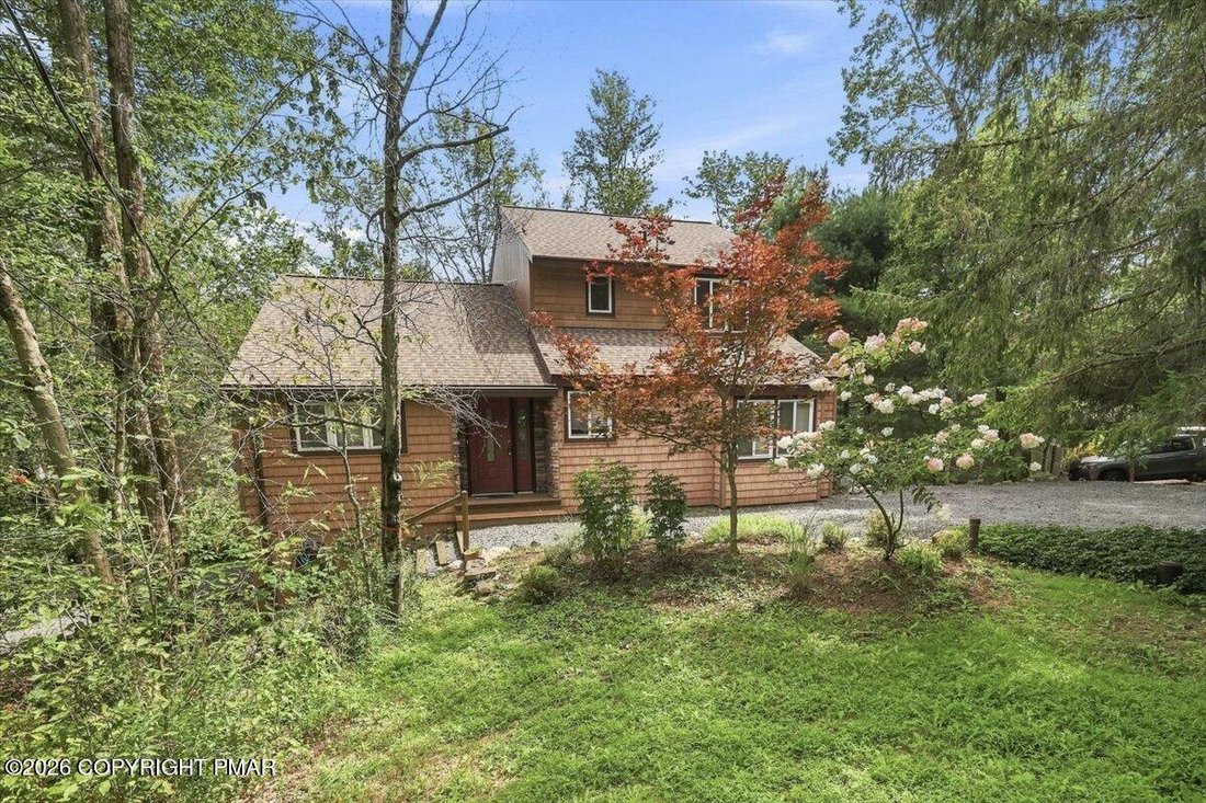 House in Pocono Pines, Pennsylvania, United States 2 - 18819712