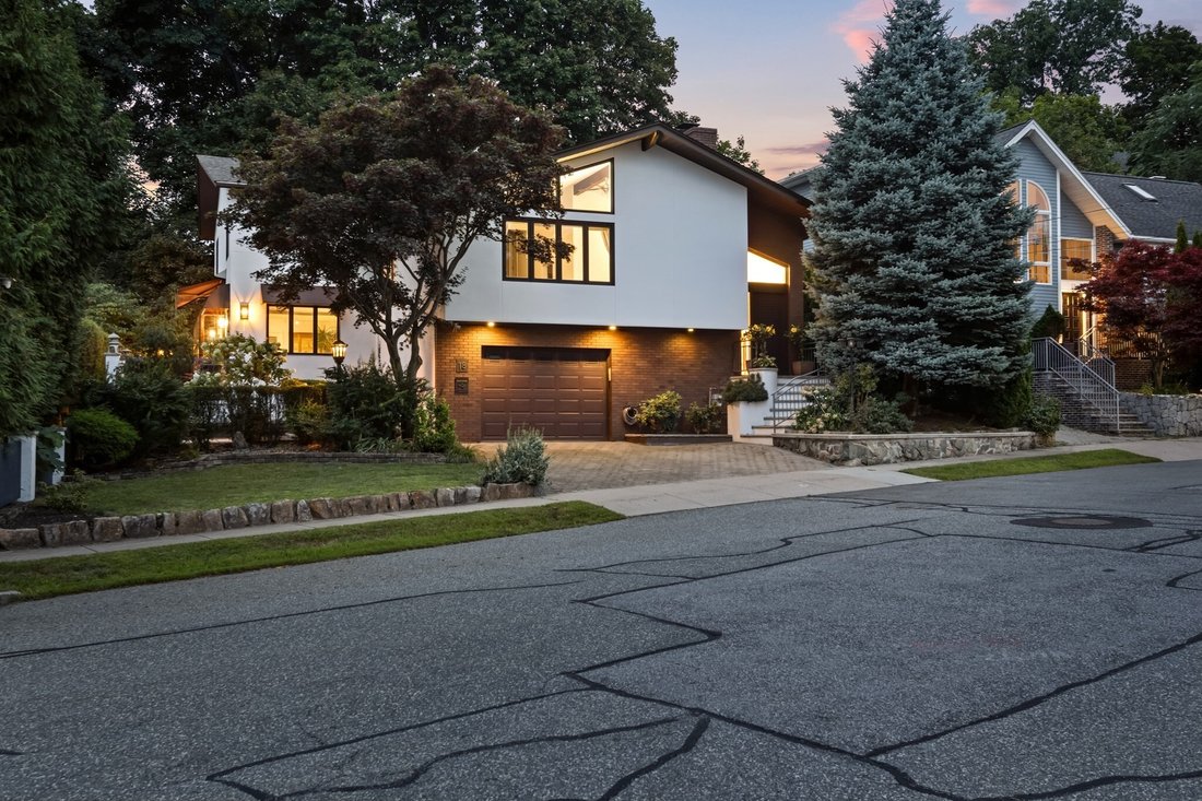 House in Medford, Massachusetts, United States 1 - 18403885