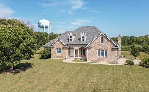 House in Harrisonville, Missouri, United States 1
