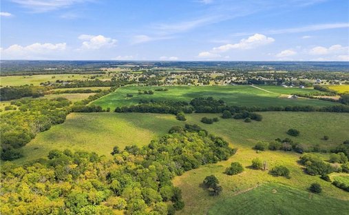 Azienda agricola a Louisburg, Kansas, Stati Uniti 1