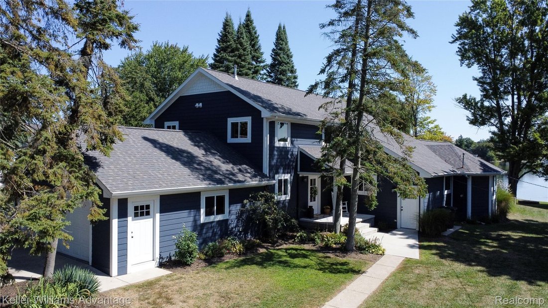 House in Commerce Charter Township, Michigan, United States 1 - 18819079